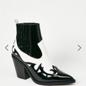 SHOEDAZZLE Faye Ankle Boot‎